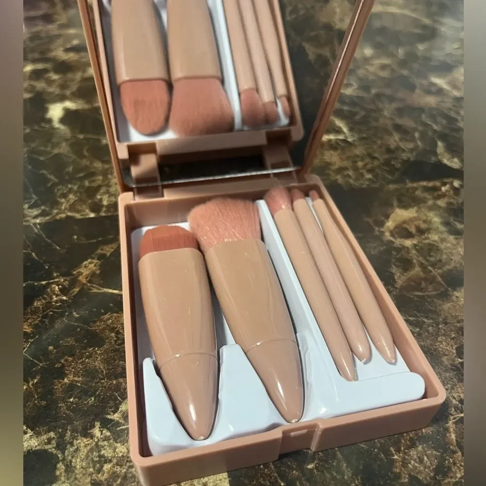 Makeup brush and mirror set